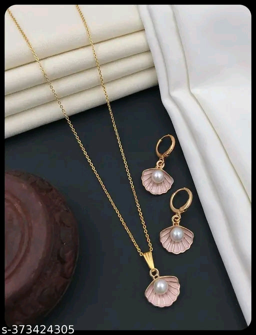 UNIQUE PENDANT WITH CHAIN + FREE EARRINGS