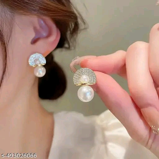 Perky Pearl Minimal Earring