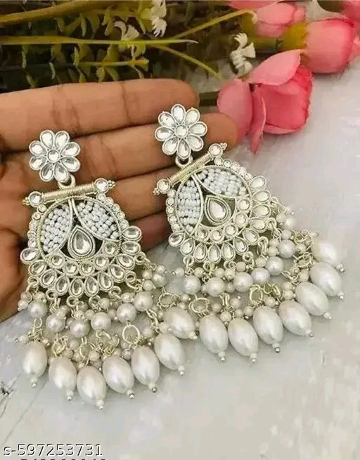 PREMIUM TRADITIONAL WHITE EARRING